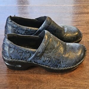 BOC Born Black Blue Floral Embossed Leather Slip On Clogs Shoes Wedge Size 7